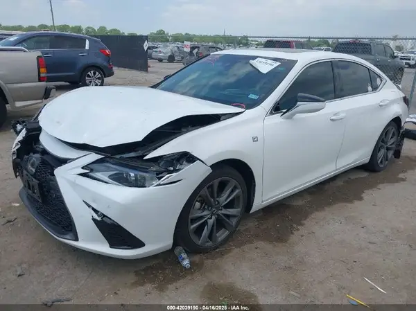 58AGZ1B16MU098924 2021 LEXUS ES - Image 2