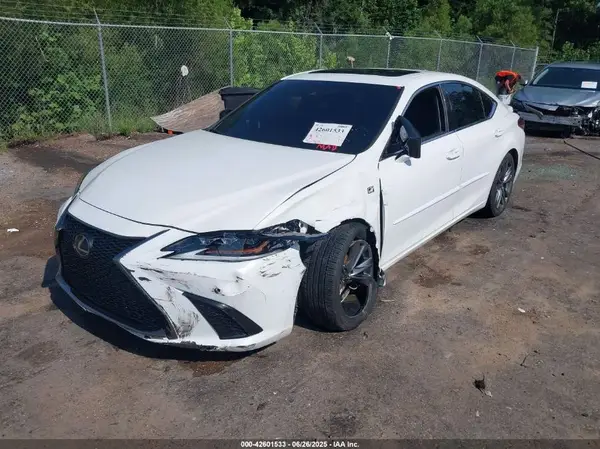58AGZ1B16MU103457 2021 LEXUS ES - Image 2