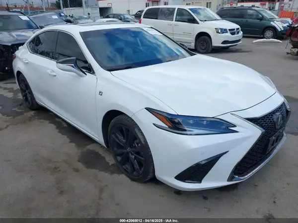 58AGZ1B16NU117294 2022 LEXUS ES - Image 1