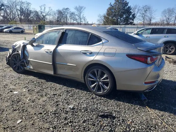58AGZ1B17LU057667 2020 LEXUS ES - Image 2