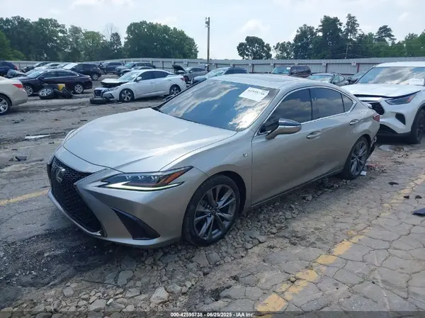 58AGZ1B17LU072119 2020 LEXUS ES - Image 2
