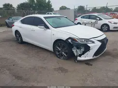 58AGZ1B17MU086121 2021 LEXUS ES