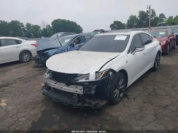 58AGZ1B17MU109784 2021 LEXUS ES - Image 2