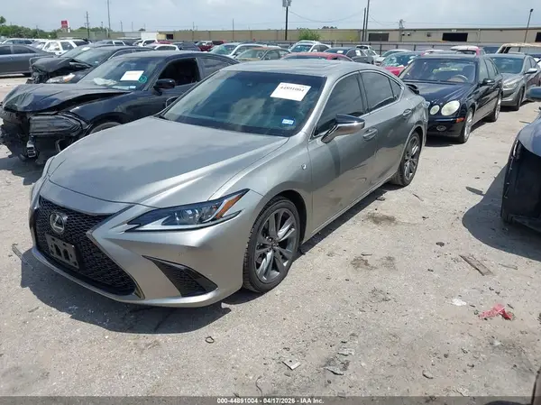 58AGZ1B18LU070993 2020 LEXUS ES - Image 2