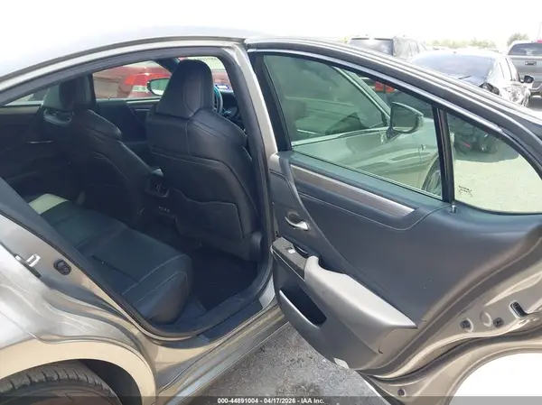 58AGZ1B18LU070993 2020 LEXUS ES - Image 8