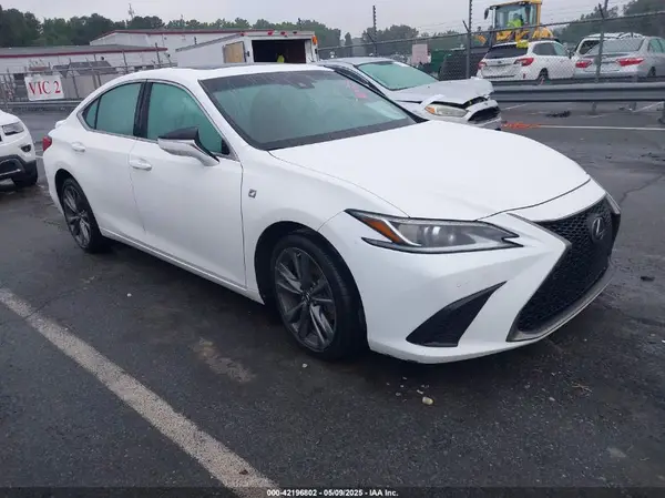 58AGZ1B19LU053023 2020 LEXUS ES - Image 1