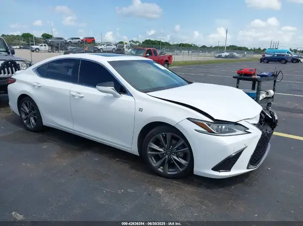 58AGZ1B19MU090350 2021 LEXUS ES - Image 1