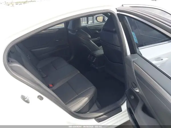 58AGZ1B19MU090350 2021 LEXUS ES - Image 8