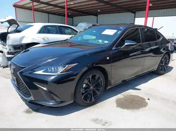 58AGZ1B19NU122120 2022 LEXUS ES - Image 2