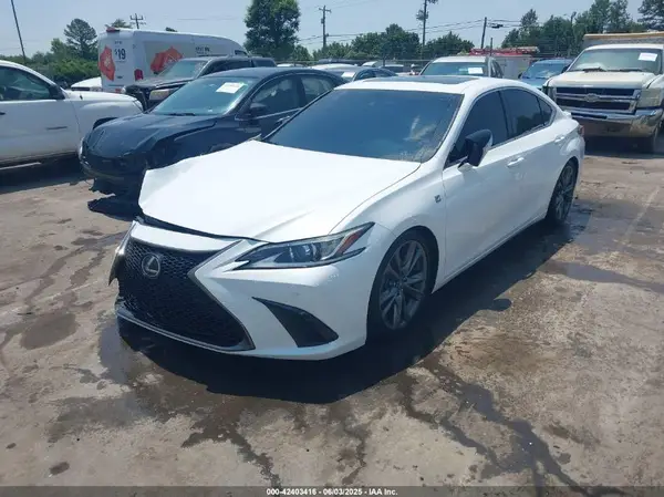 58AGZ1B1XLU058117 2020 LEXUS ES - Image 2