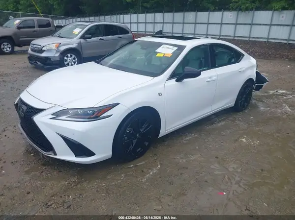 58AHZ1B10MU102728 2021 LEXUS ES - Image 2