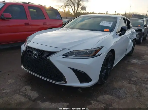 58AHZ1B17MU103603 2021 LEXUS ES - Image 2