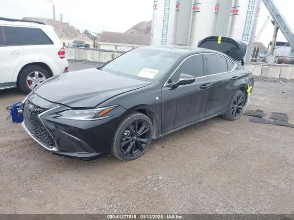 58AJZ1B10SU193062 2025 LEXUS ES - Image 2