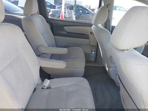 5FNRL5H22GB081905 2016 HONDA ODYSSEY - Image 8