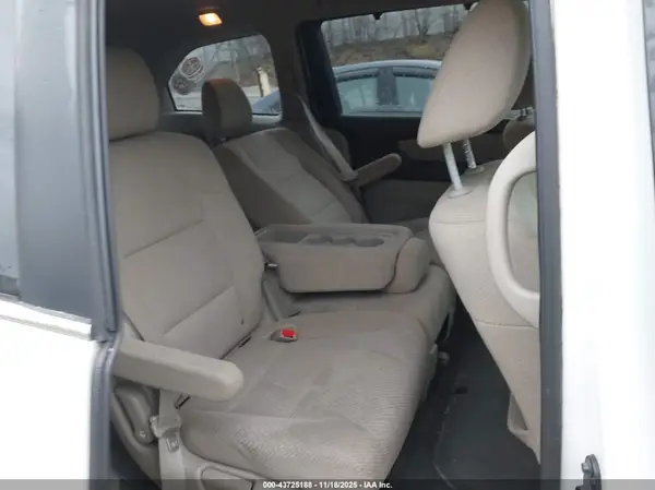 5FNRL5H31HB024475 2017 HONDA ODYSSEY - Image 8