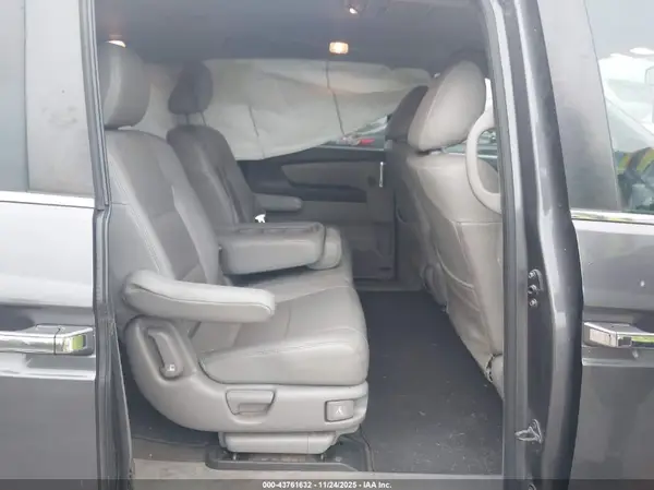 5FNRL5H32HB001206 2017 HONDA ODYSSEY - Image 8