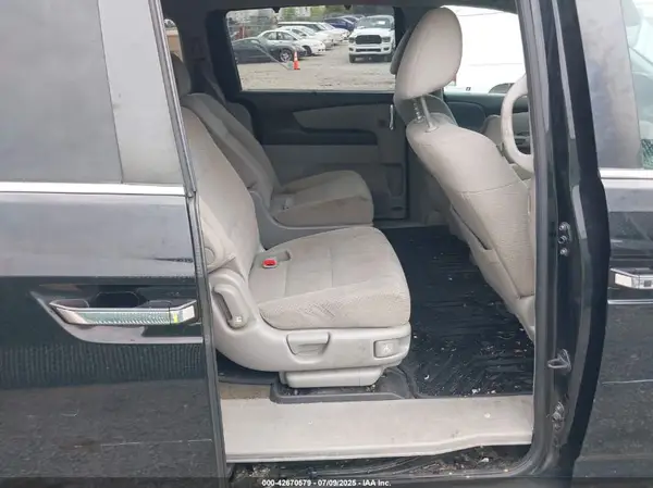 5FNRL5H32HB009421 2017 HONDA ODYSSEY - Image 8