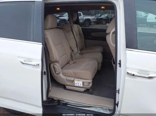 5FNRL5H34HB009842 2017 HONDA ODYSSEY - Image 8