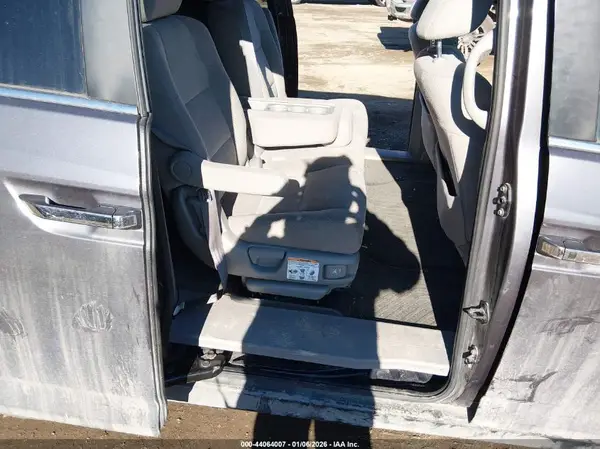 5FNRL5H38GB016811 2016 HONDA ODYSSEY - Image 8