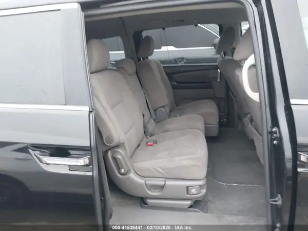 5FNRL5H39HB016964 2017 HONDA ODYSSEY - Image 8