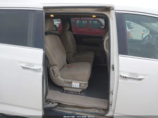 5FNRL5H42GB068993 2016 HONDA ODYSSEY - Image 8