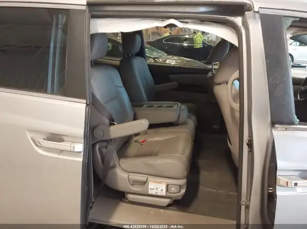 5FNRL5H61GB106067 2016 HONDA ODYSSEY - Image 8