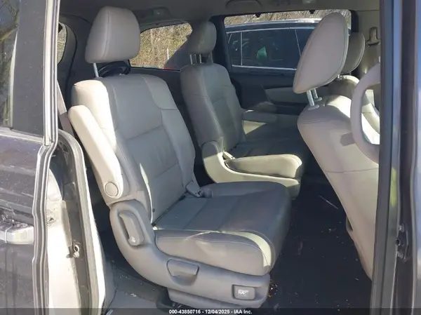 5FNRL5H61HB017584 2017 HONDA ODYSSEY - Image 8