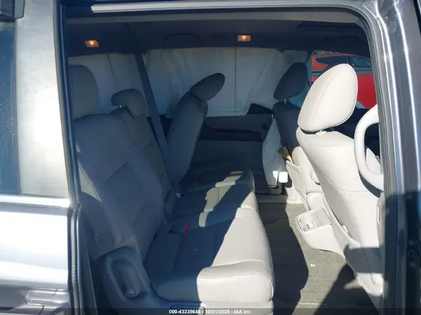 5FNRL5H61HB027015 2017 HONDA ODYSSEY - Image 8