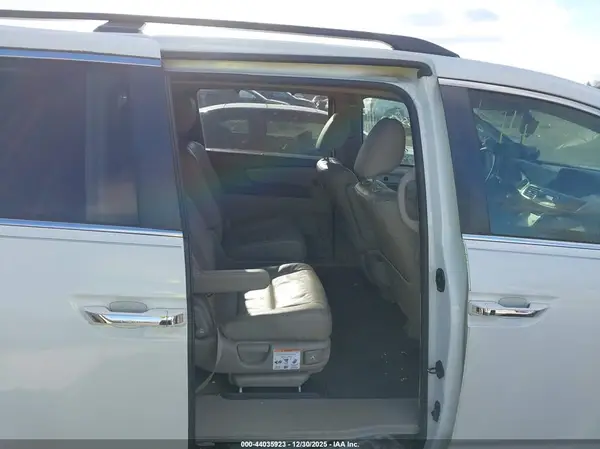 5FNRL5H63HB001581 2017 HONDA ODYSSEY - Image 8