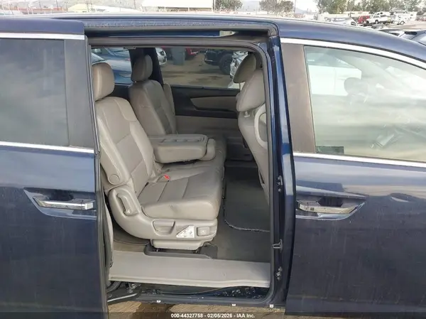 5FNRL5H63HB004559 2017 HONDA ODYSSEY - Image 8