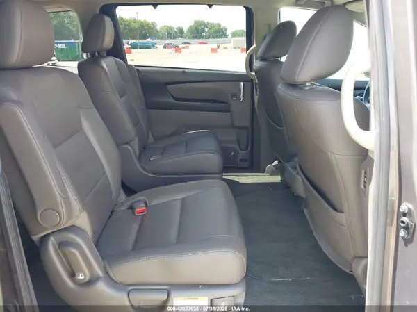 5FNRL5H63HB011463 2017 HONDA ODYSSEY - Image 8