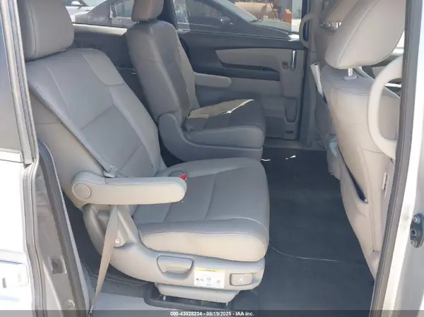 5FNRL5H65GB137936 2016 HONDA ODYSSEY - Image 8