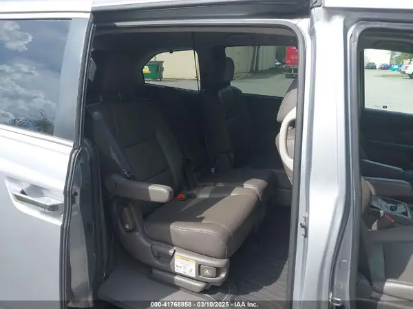 5FNRL5H66HB013840 2017 HONDA ODYSSEY - Image 8