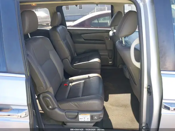 5FNRL5H66HB025647 2017 HONDA ODYSSEY - Image 8