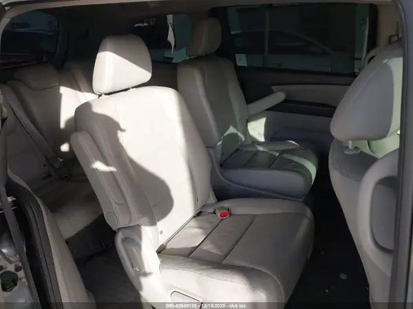 5FNRL5H67GB137985 2016 HONDA ODYSSEY - Image 8