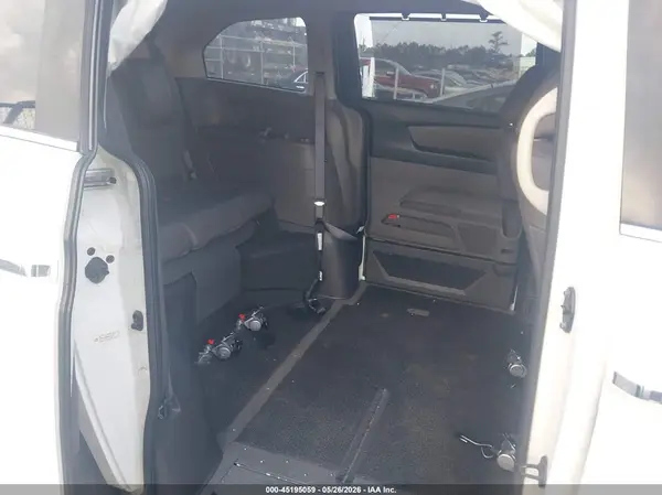 5FNRL5H68HB000586 2017 HONDA ODYSSEY - Image 8