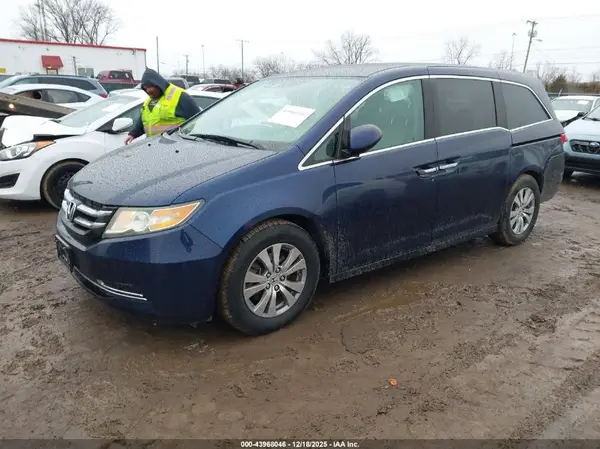 5FNRL5H68HB012656 2017 HONDA ODYSSEY - Image 2
