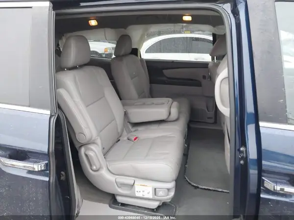 5FNRL5H68HB012656 2017 HONDA ODYSSEY - Image 8