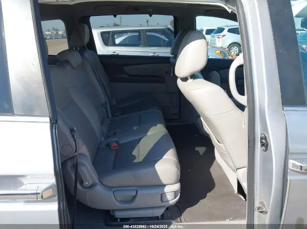 5FNRL5H68HB013516 2017 HONDA ODYSSEY - Image 8