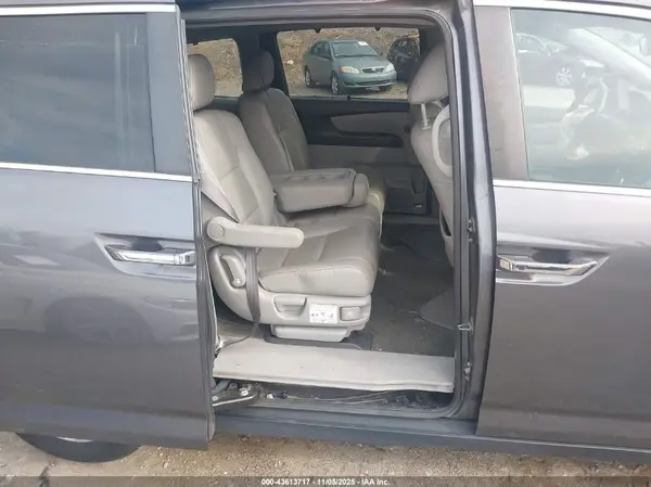 5FNRL5H69HB002590 2017 HONDA ODYSSEY - Image 8