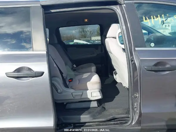 5FNRL6H23JB100572 2018 HONDA ODYSSEY - Image 8