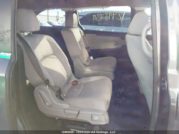 5FNRL6H24JB506084 2018 HONDA ODYSSEY - Image 8