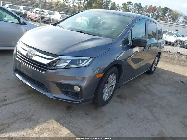 5FNRL6H25JB013918 2018 HONDA ODYSSEY - Image 2