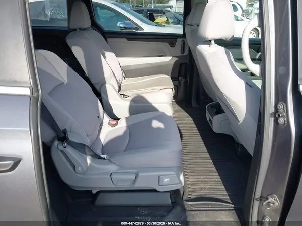 5FNRL6H25JB013918 2018 HONDA ODYSSEY - Image 8