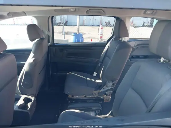 5FNRL6H25JB036146 2018 HONDA ODYSSEY - Image 8
