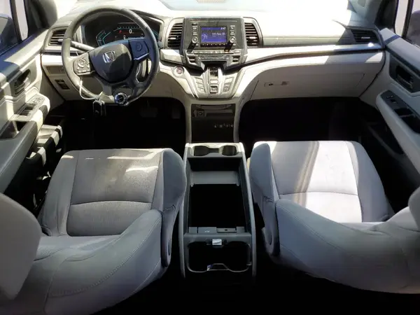 5FNRL6H28JB075913 2018 HONDA ODYSSEY - Image 8