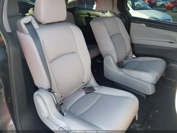 5FNRL6H29JB101502 2018 HONDA ODYSSEY - Image 8