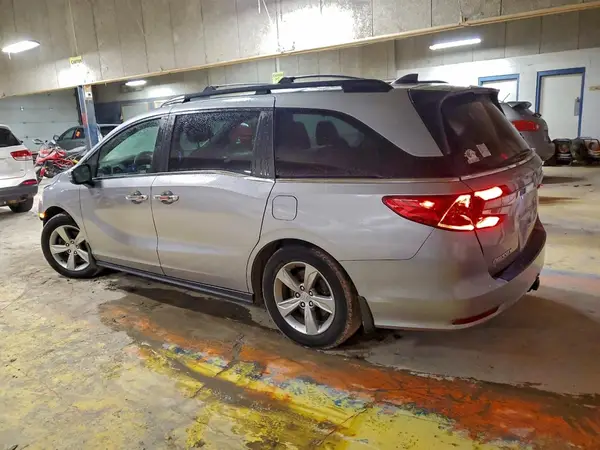 5FNRL6H52JB056803 2018 HONDA ODYSSEY - Image 2