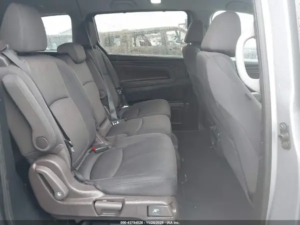 5FNRL6H52JB097836 2018 HONDA ODYSSEY - Image 8