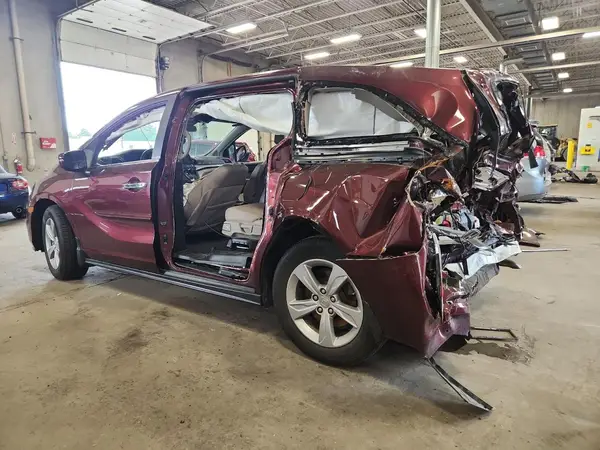 5FNRL6H52JB105563 2018 HONDA ODYSSEY - Image 2